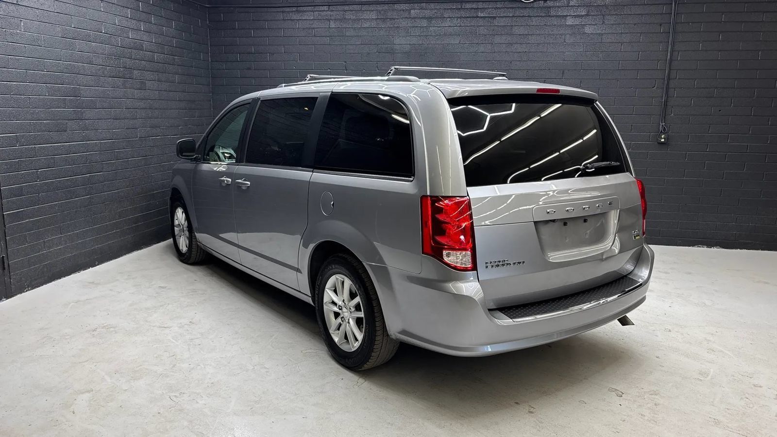 Used 2018 Dodge Grand Caravan SXT FWD image 4