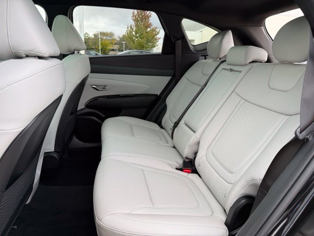 Certified 2025 Hyundai Tucson Limited AWD/4WD image 33