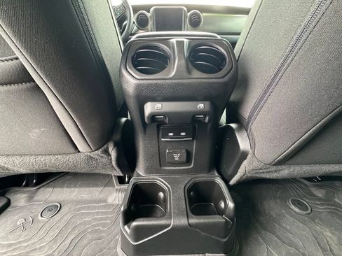 Used 2023 Jeep Gladiator Sport AWD/4WD image 36
