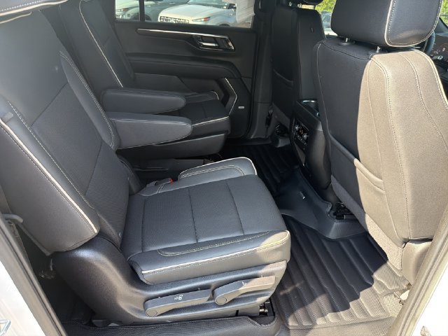 Used 2025 Chevrolet Suburban Premier AWD/4WD image 17