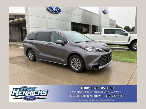 Used 2021 Toyota Sienna LE AWD/4WD image 1