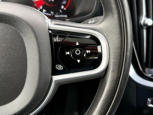 Used 2020 Volvo S60 T5 Momentum w/ Protection Package Premier image 35