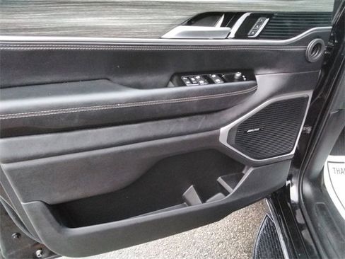 Used 2024 Jeep Wagoneer L Series II image 29