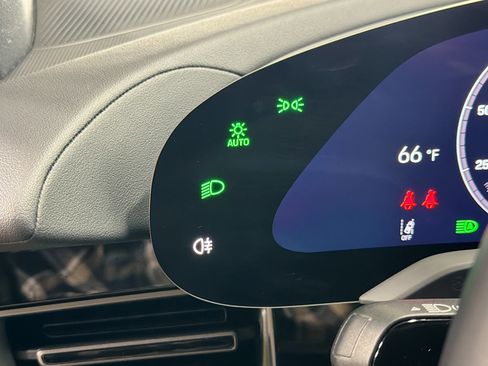 Certified 2025 Porsche Taycan 4 image 33