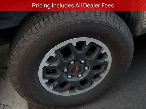 Certified 2025 Toyota Tacoma TRD Off-Road AWD/4WD image 8