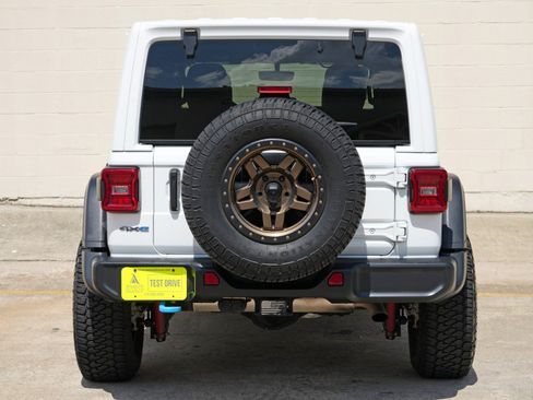 Used 2022 Jeep Wrangler Unlimited Rubicon 4xe w/ Cold Weather Group AWD/4WD image 55