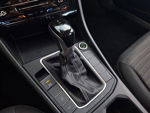 Used 2022 Chevrolet Bolt EUV LT w/ Convenience Package image 15