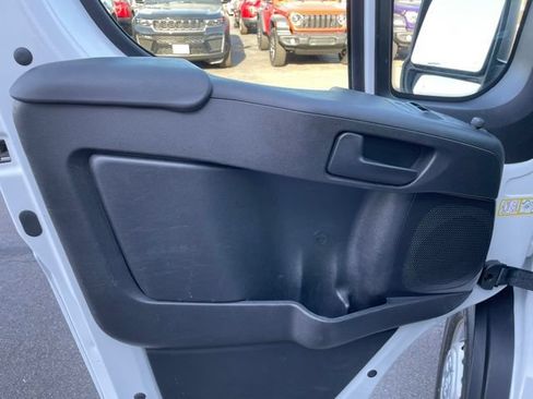 Used 2025 RAM ProMaster 2500 w/ Convenience Group FWD image 10