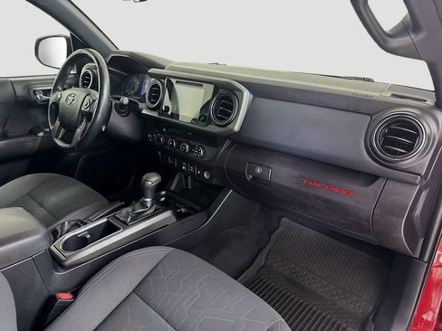 Used 2018 Toyota Tacoma TRD Sport AWD/4WD image 26