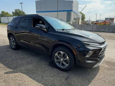Used 2024 Chevrolet Blazer LT w/ Sound & Technology Package FWD image 2