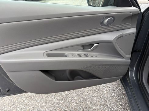 Used 2025 Hyundai Elantra SEL image 18