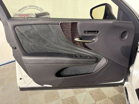 Used 2022 Lexus LS 500 w/ Interior Upgrade Package RWD image 12