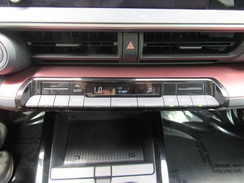 Used 2023 Toyota Prius Prime SE image 40