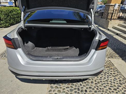 Used 2023 Nissan Altima 2.5 SV FWD image 23