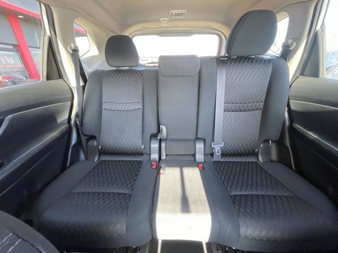 Used 2017 Nissan Rogue SV image 22