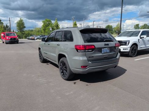 Used 2019 Jeep Grand Cherokee Altitude AWD/4WD image 5