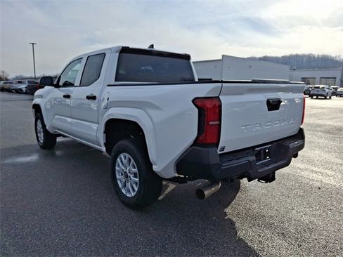 Used 2025 Toyota Tacoma SR image 4