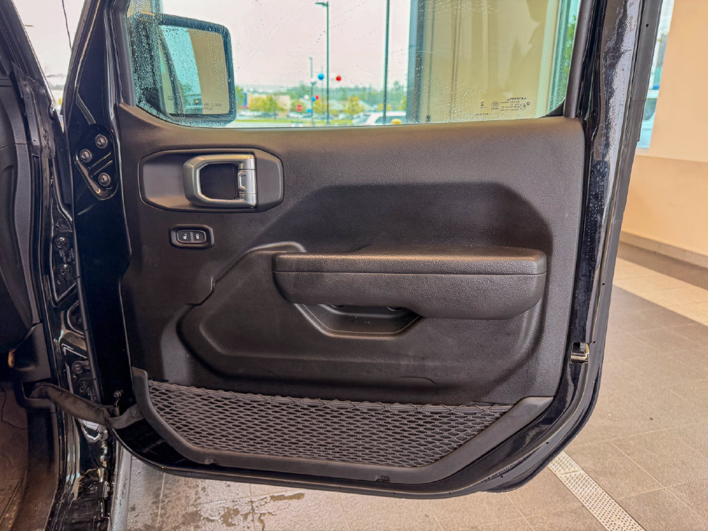 Used 2023 Jeep Wrangler Unlimited w/ Dual Top Group AWD/4WD image 10