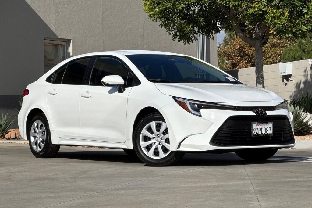 Used 2026 Toyota Corolla LE FWD image 2