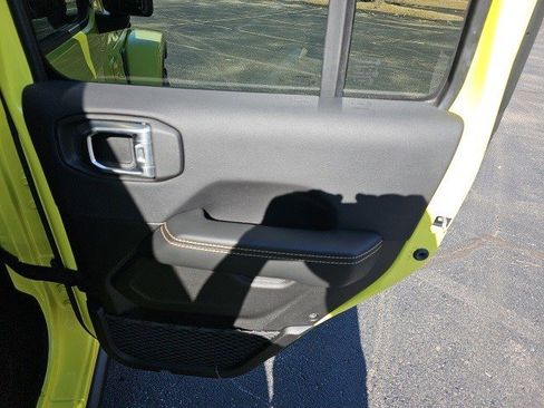 Used 2024 Jeep Wrangler Sahara image 17