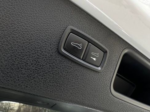 Used 2018 Porsche Macan w/ Premium Package Plus image 42