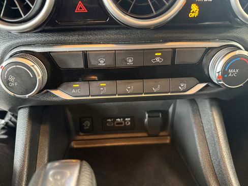 Used 2025 Nissan Sentra SV FWD image 17