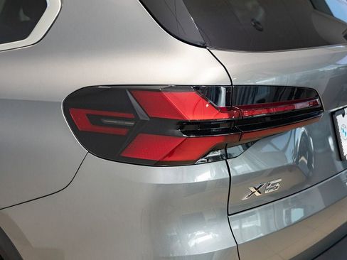 Used 2026 BMW X5 xDrive40i AWD/4WD image 9
