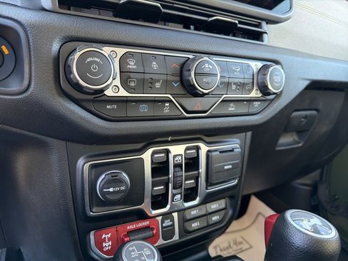 Used 2024 Jeep Wrangler Willys image 25