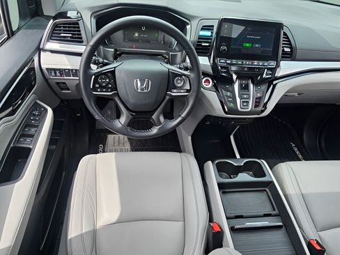 Used 2024 Honda Odyssey Touring image 31