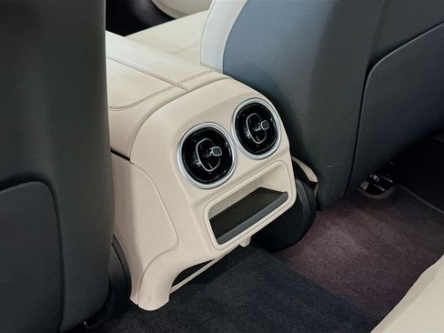 Used 2025 Mercedes-Benz C 300 4MATIC Sedan image 28