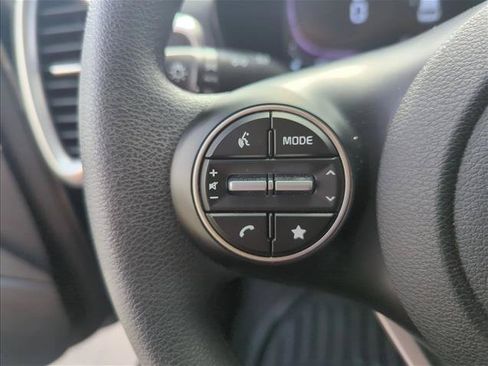 Used 2025 Kia Soul LX w/ LX Technology Package FWD image 12