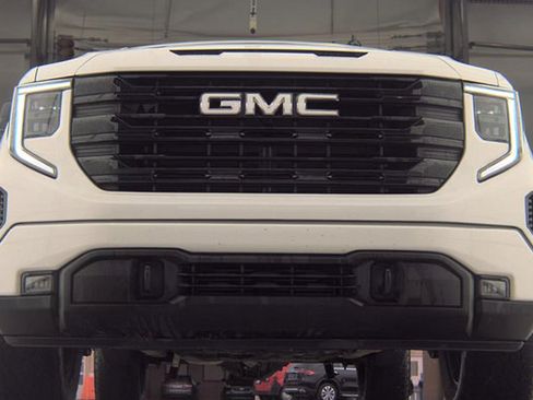 Used 2024 GMC Sierra 1500 Elevation AWD/4WD image 9