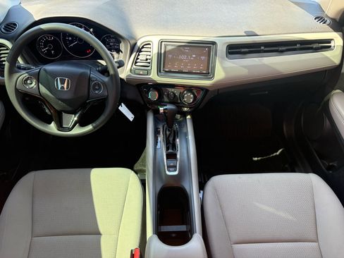 Certified 2022 Honda HR-V LX image 2