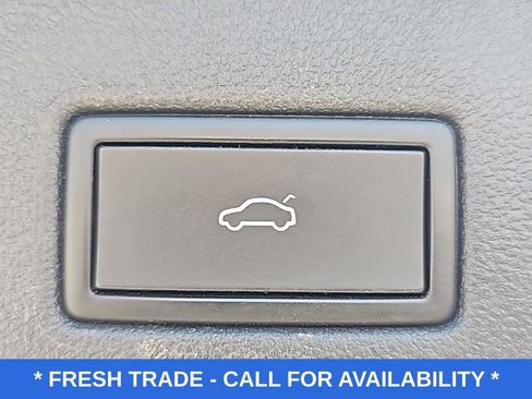Used 2022 Volkswagen Tiguan SE w/ Panoramic Sunroof Package image 7
