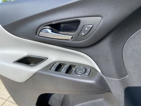 Used 2023 Chevrolet Equinox LS FWD image 47
