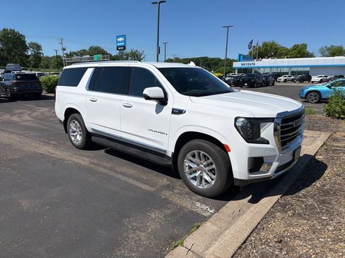 Used 2024 GMC Yukon XL SLT w/ SLT Luxury Package AWD/4WD image 21
