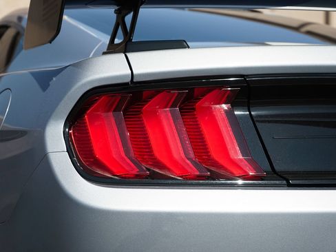 Used 2022 Ford Mustang Shelby GT500 w/ Carbon Fiber Track Pack RWD image 40