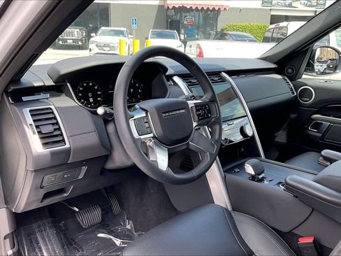 Certified 2025 Land Rover Discovery S AWD/4WD image 17