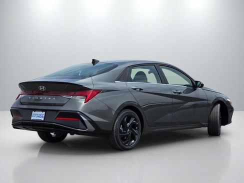 New 2026 Hyundai Elantra SEL Sport Premium FWD image 4