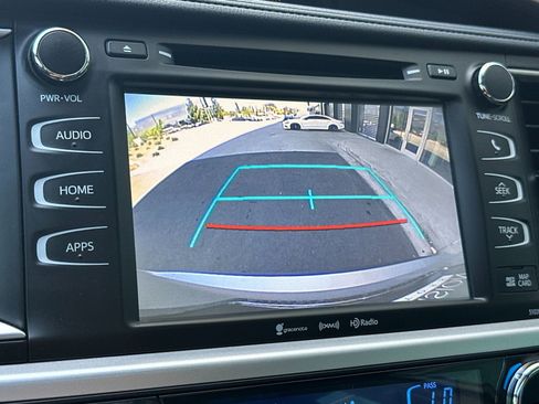 Used 2019 Toyota Highlander XLE w/ Carpet Mat Package (TMS) AWD/4WD image 20