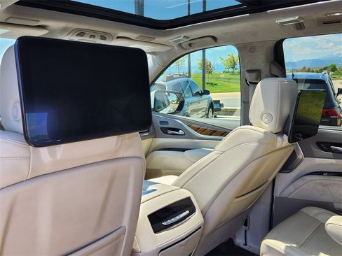 Used 2021 Cadillac Escalade Sport Platinum image 11