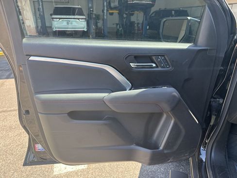 Used 2024 Chevrolet Colorado Z71 w/ Z71 Convenience Package 2 AWD/4WD image 11