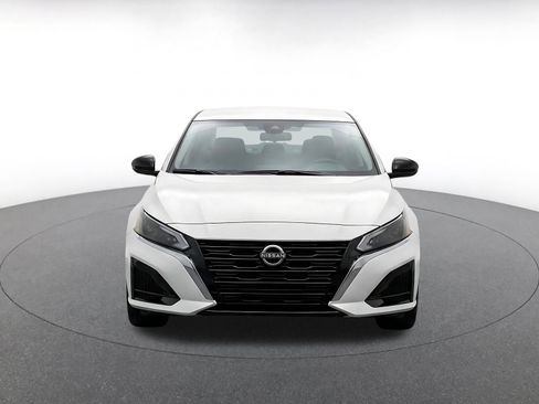 Used 2025 Nissan Altima 2.5 SV FWD image 2