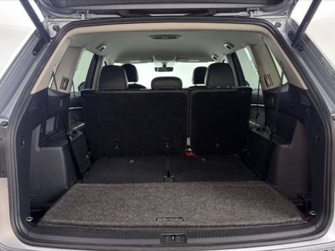 Used 2023 Volkswagen Atlas SE w/ Black Wheel Package FWD image 18