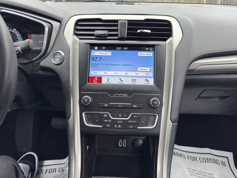 Used 2019 Ford Fusion SE AWD/4WD image 27