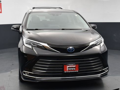 Used 2024 Toyota Sienna Limited AWD/4WD image 7