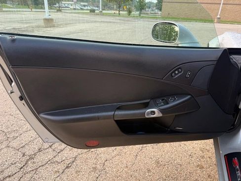 Used 2006 Chevrolet Corvette Z06 w/ Preferred Equipment Group RWD image 18