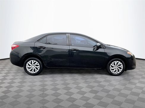 Used 2017 Toyota Corolla LE image 5