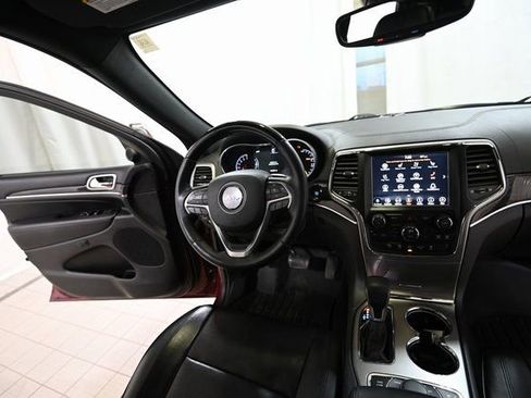 Used 2018 Jeep Grand Cherokee Overland AWD/4WD image 30