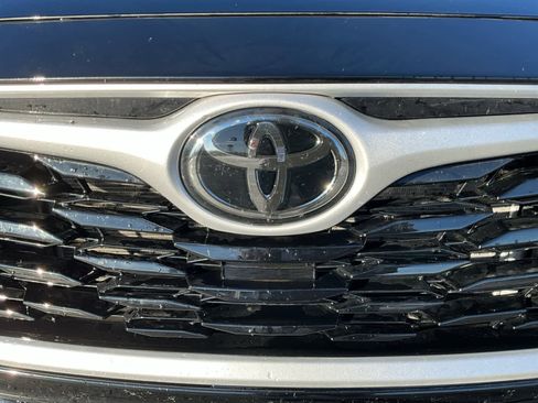 Used 2023 Toyota Highlander LE image 10